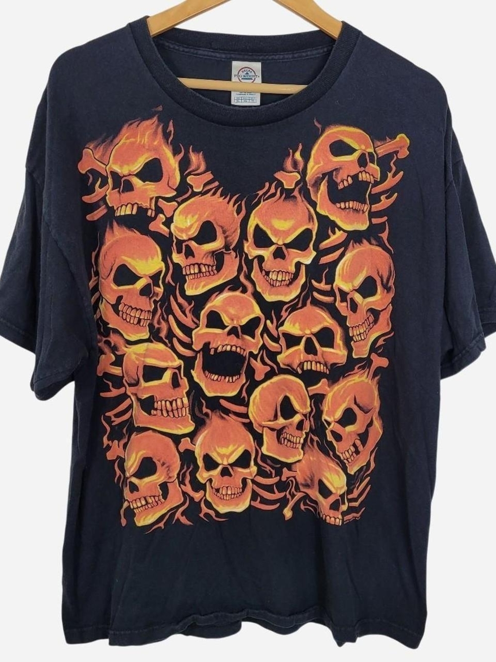 2006 Liquid Blue Skull Pile Black Orange T-shirt